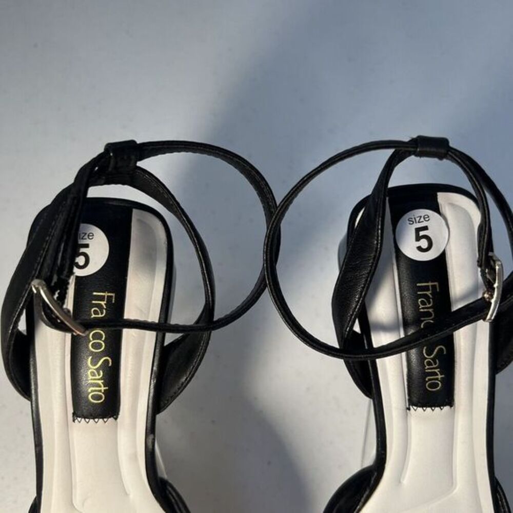 Sold‎ - Picture 4 of 9
